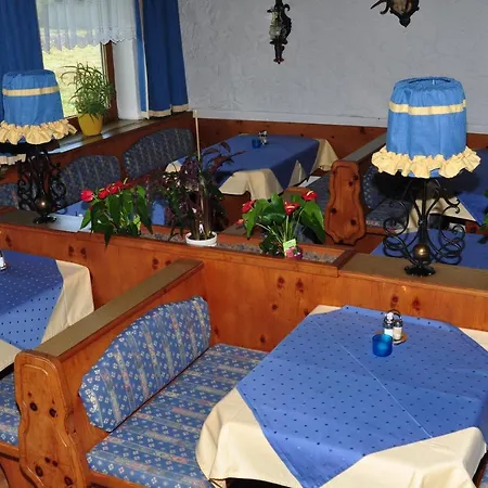 فندق Zum Hirschen 3*
