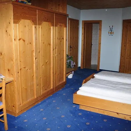 فندق Zum Hirschen 3*