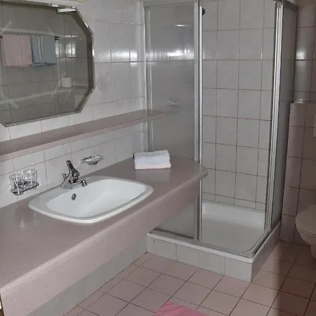Zum Hirschen 3*