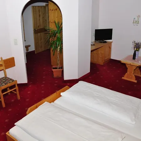 Zum Hirschen Hotel 3*